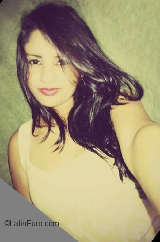 Date this pretty Honduras girl Claudia from San Pedro Sula HN2248