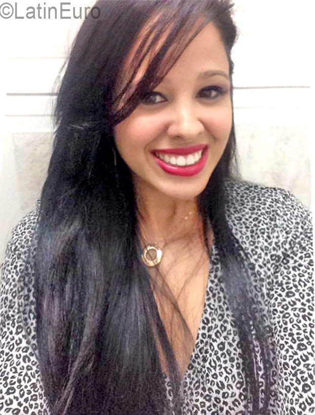 Date this happy Brazil girl Jessica from Sao Paulo BR9749