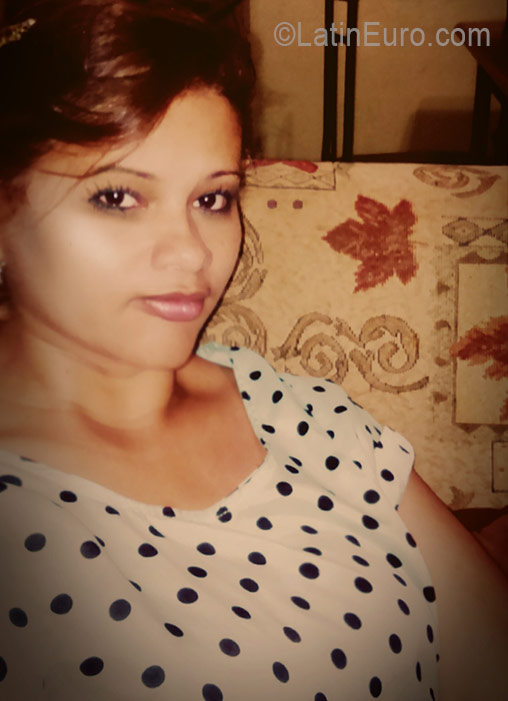 Date this voluptuous Honduras girl Julia from Tegucigalpa DO26389