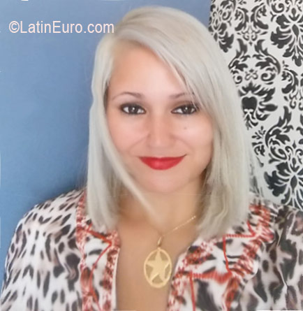 Date this charming Brazil girl Valeria from Rio De Janeiro BR9755