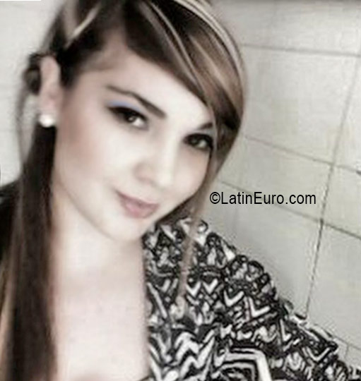 Date this charming Colombia girl Lina from Medellin CO19364