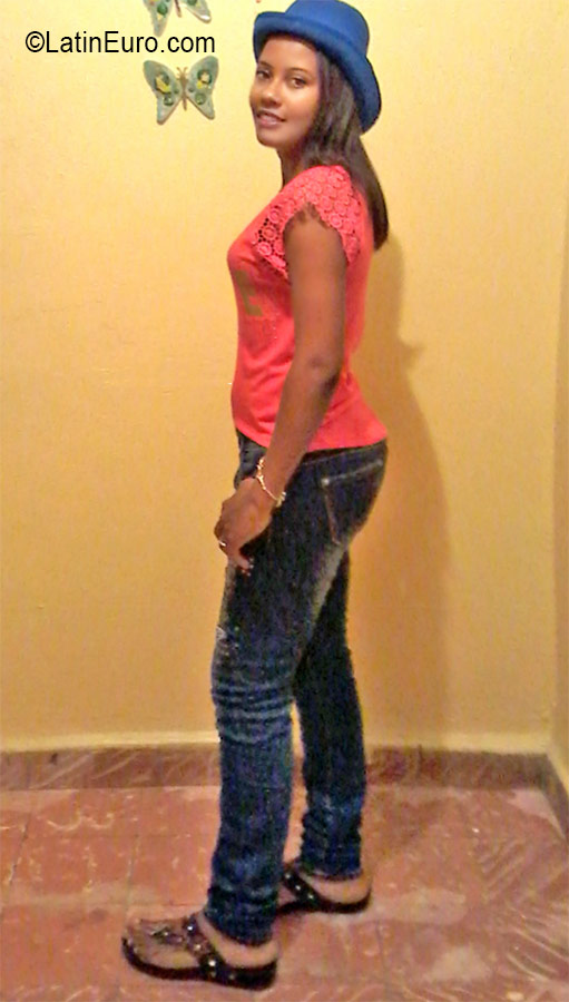 Date this attractive Dominican Republic girl Flarida from Santo Domingo DO26477