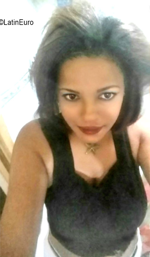 Date this georgeous Dominican Republic girl Yomaira from Cotui DO26479