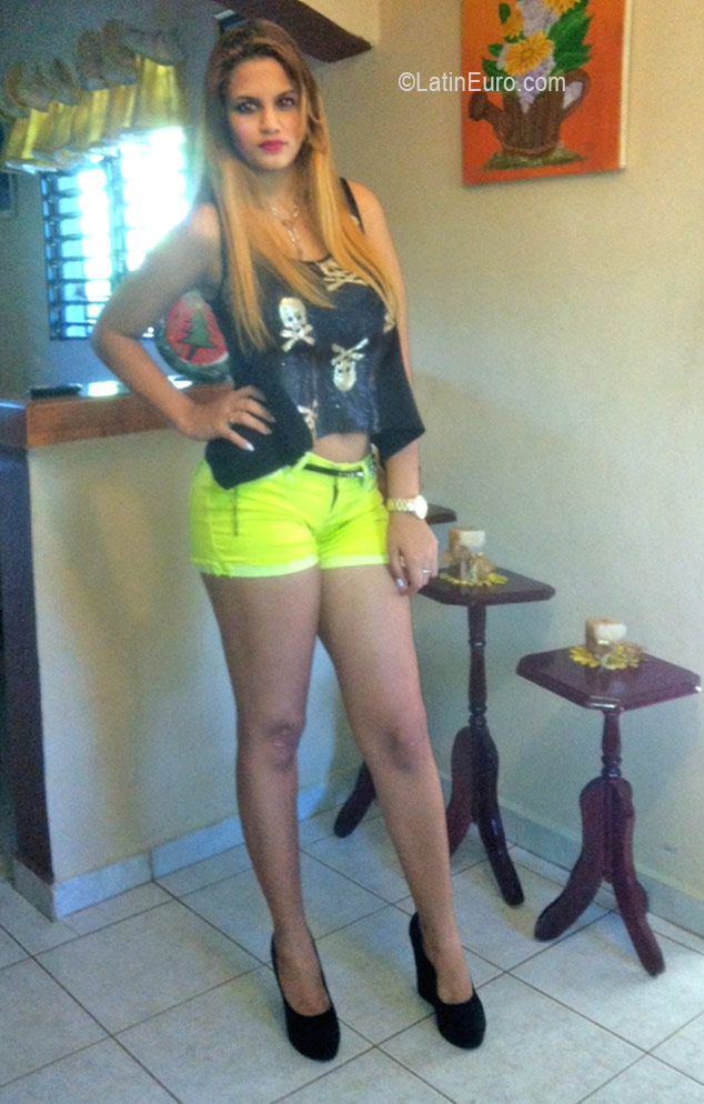 Date this hard body Dominican Republic girl Sandra from Santiago DO26530