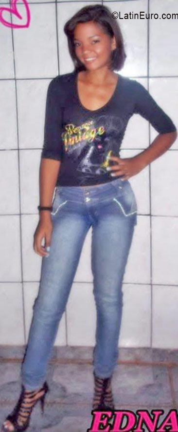 Date this attractive Brazil girl Edna from Brasilia BR9772