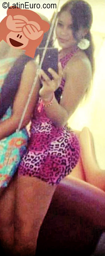 Date this nice looking Dominican Republic girl Kasmiry from Santo Domingo DO26566