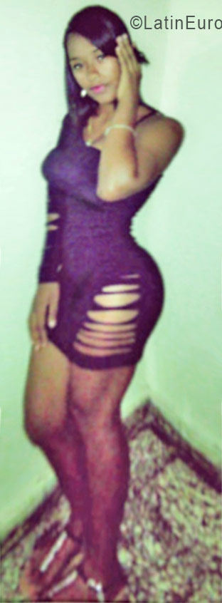 Date this good-looking Dominican Republic girl Yovana from Santiago DO26580