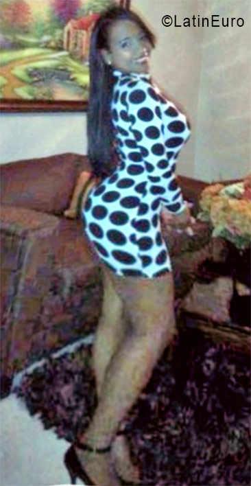 Date this voluptuous Dominican Republic girl Yesel from Santiago DO26588