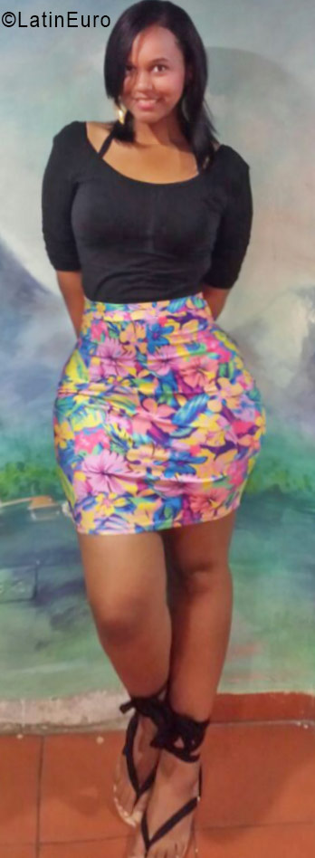 Date this gorgeous Dominican Republic girl Zuleica from Santo Domingo DO26589