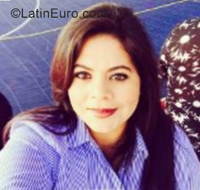 Date this nice looking Honduras girl Rebeca from Tegucigalpa HN2273