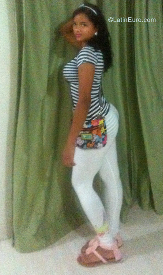 Date this passionate Dominican Republic girl Carmen from Santiago De Los Caballero DO26691