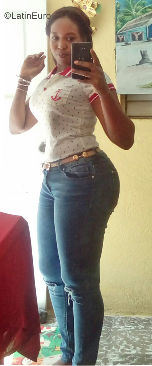 Date this tall Dominican Republic girl Carina from San Cristobal DO26697