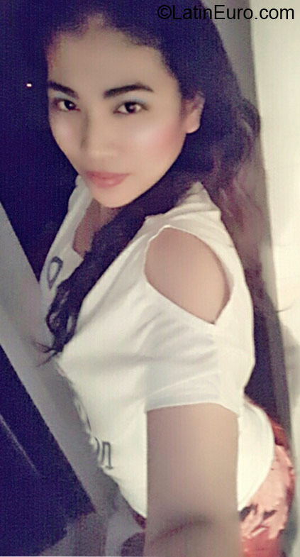 Date this voluptuous Philippines girl Rachel from Cebu City PH929