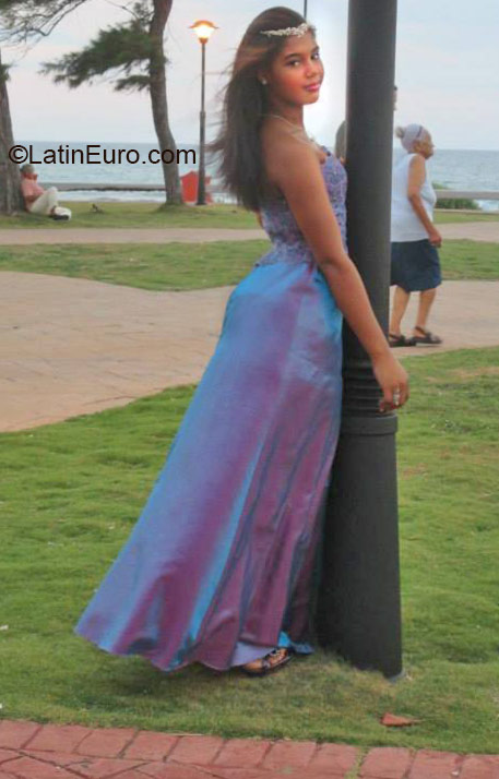 Date this lovely Dominican Republic girl Raynalis from Puerto Plata DO27524