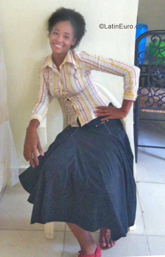 Date this attractive Dominican Republic girl Maria from Santo Domingo DO26752