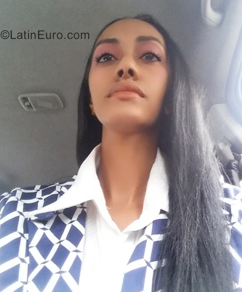 Date this good-looking Dominican Republic girl Esther from Santo Domingo DO26826