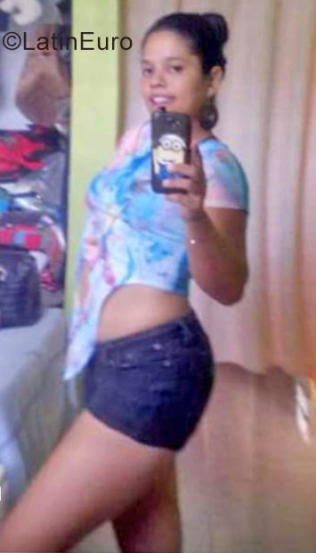 Date this sultry Dominican Republic girl Desiree from Santo Domingo DO26832