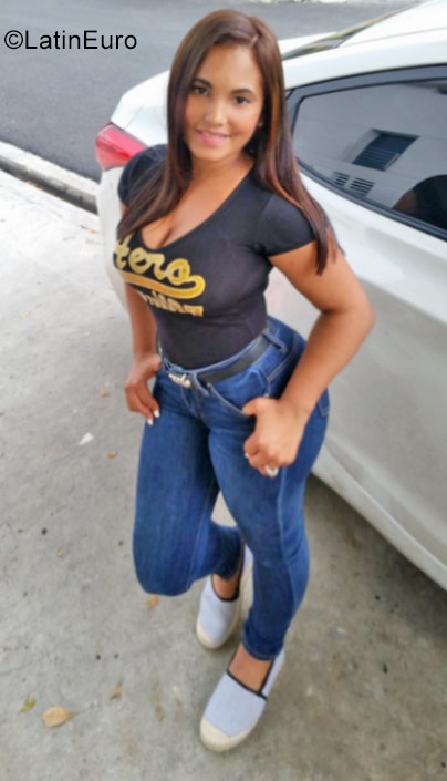 Date this voluptuous Dominican Republic girl Odelen from Santiago DO26846