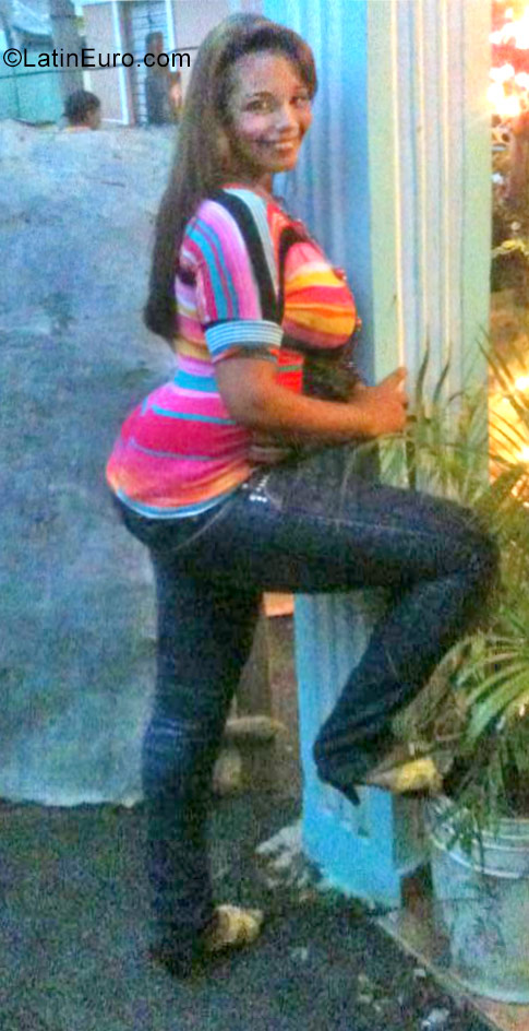 Date this happy Dominican Republic girl Meridala from La Vega DO26867