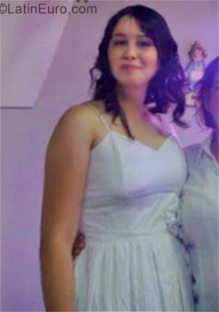 Date this attractive Brazil girl Jessica from Curitiba BR9830