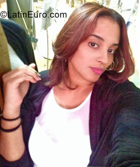 Date this pretty Dominican Republic girl Jazmn from Santo Domingo DO26883