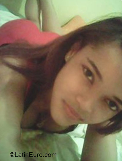 Date this nice looking Dominican Republic girl Claresbel from Santiago DO26923