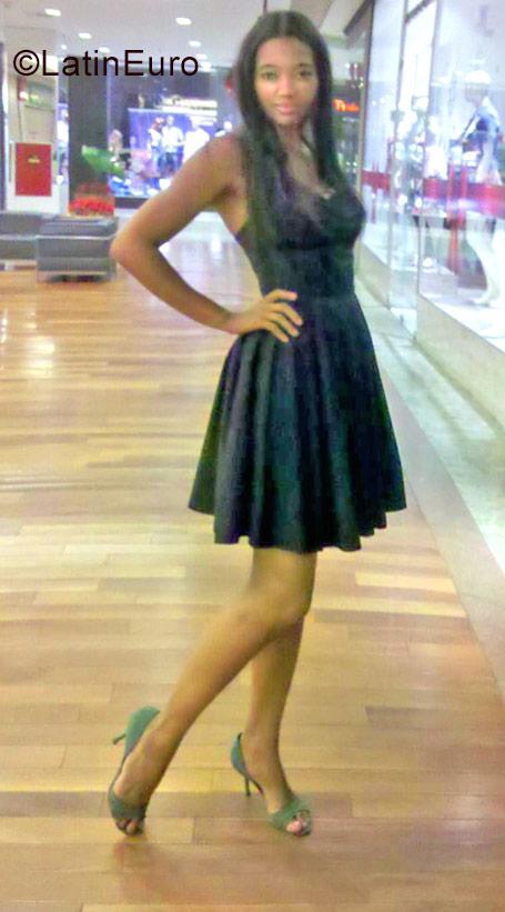 Date this happy Brazil girl Josiclena from Brasilia BR9838