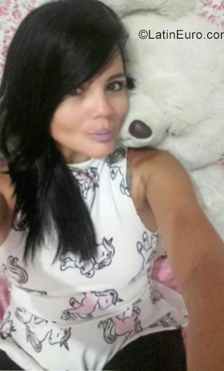 Date this lovely Brazil girl Daniele from Olinda BR9840