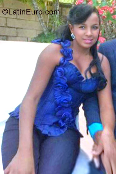 Date this foxy Dominican Republic girl VIANELIS from Bonao DO26997