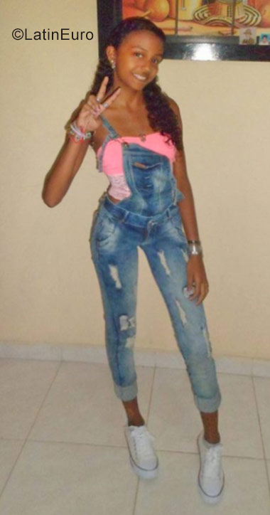 Date this georgeous Colombia girl Natalia from Cartagena CO19883