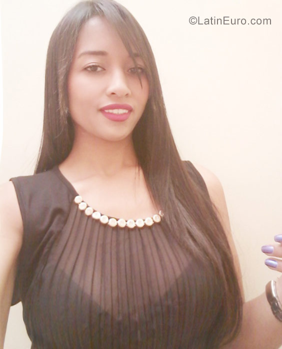 Date this tall Colombia girl Claudia from Bogota CO19886