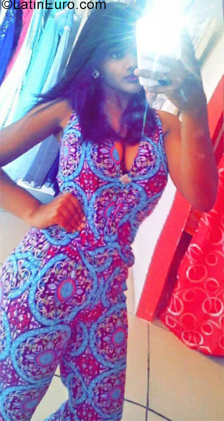 Date this attractive Dominican Republic girl Suelky from Santo Domingo DO27096