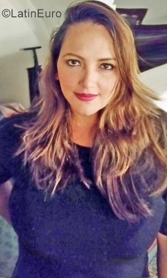 Date this charming Colombia girl Angela from Bogota CO19970