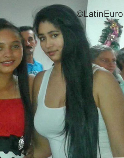 Date this nice looking Colombia girl Yuranie from Bucaramanga CO20002