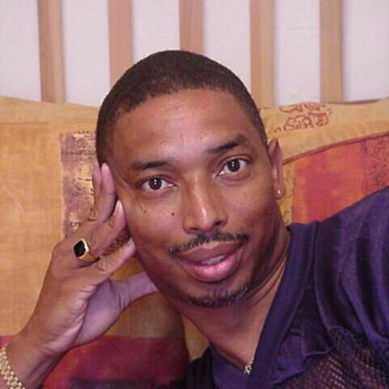 Date this funny Bermuda man Eolib from Devonshire BM34