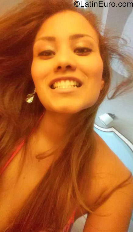 Date this attractive Colombia girl Julieth from Cali CO20057