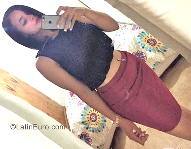 Date this nice looking Dominican Republic girl Mash from Bavaro DO27246