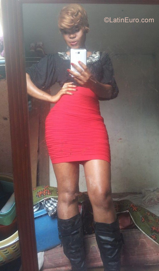 Date this foxy Ivory Coast girl Cristaz from Abidjan IC79