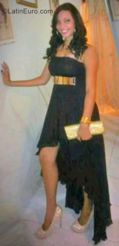 Date this voluptuous Dominican Republic girl Nisaury from Santo Domingo DO27378