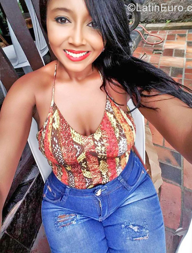 Date this good-looking Brazil girl Virginia from Belo Horizonte BR9902