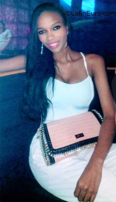 Date this lovely Colombia girl Daniela from Cali CO20345