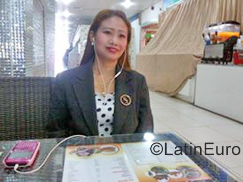 Date this stunning United Arab Emirates girl Angela from Dubai PH950