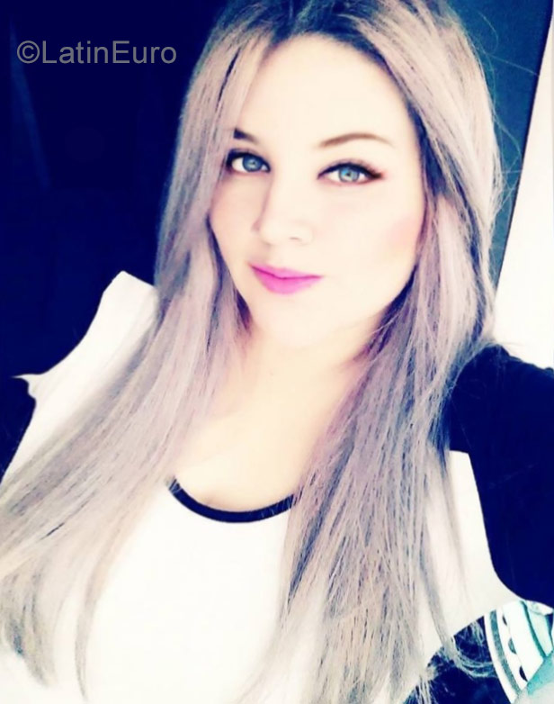 Date this hard body Colombia girl Maria from Bogota CO20408