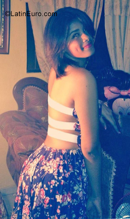 Date this young Dominican Republic girl Esmeralda from Santo Domingo DO27576