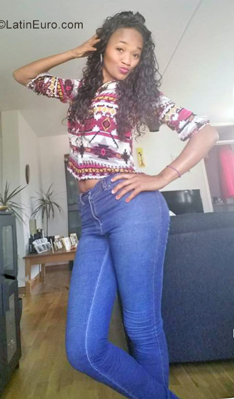 Date this pretty Brazil girl Pedrena from Itubera BR9922