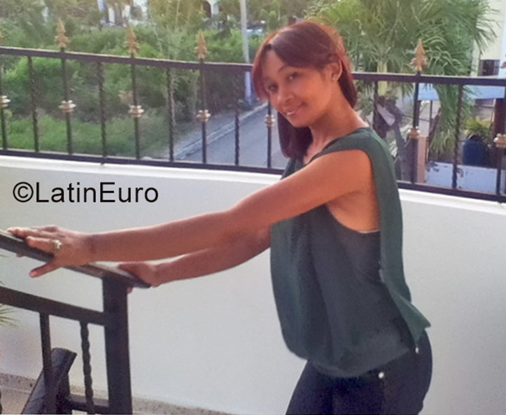 Date this stunning Dominican Republic girl Bilerka from Santiago DO29178
