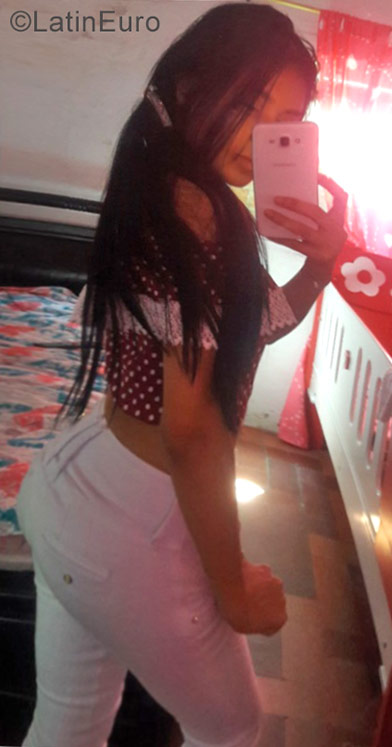 Date this foxy Colombia girl Cindy from Barranquilla CO20726