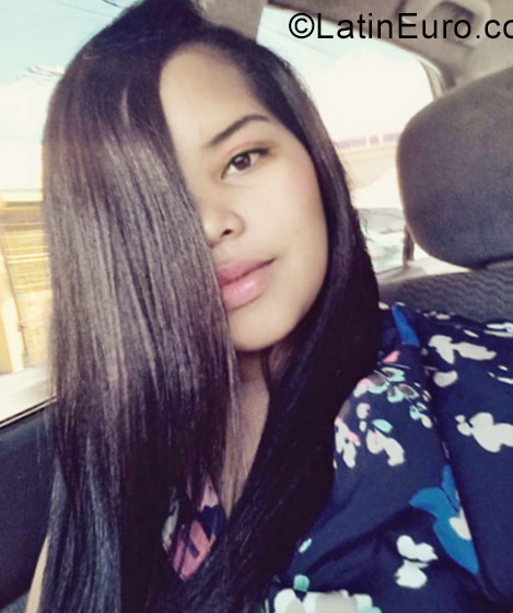 Date this beautiful Dominican Republic girl Yulisa from Santo Domingo DO27932