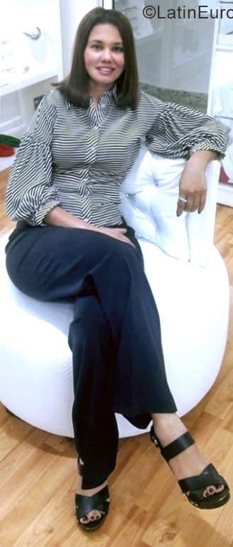 Date this cute Dominican Republic girl Victoria from Santo Domingo DO27946