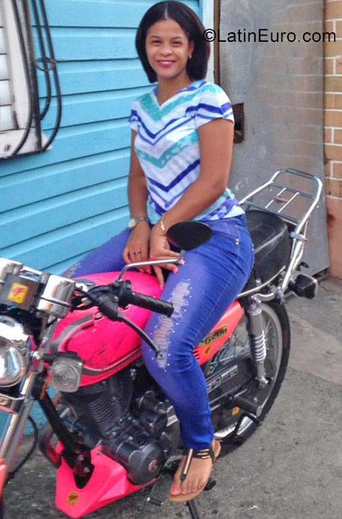 Date this foxy Dominican Republic girl Jennifer from Puerto Plata DO27972